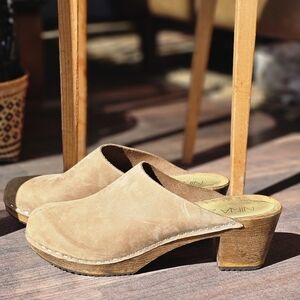 Nina Z Swedish Beige Leather Clogs